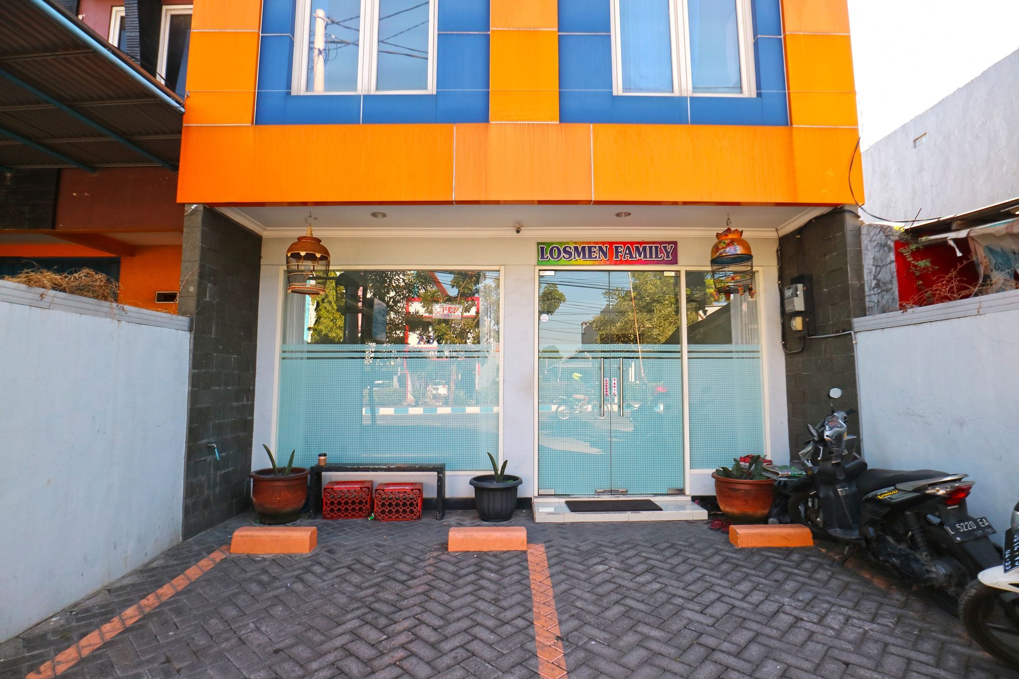 Losmen Family Syariah Bypass Juanda Mitra Reddoorz Brebek エクステリア 写真